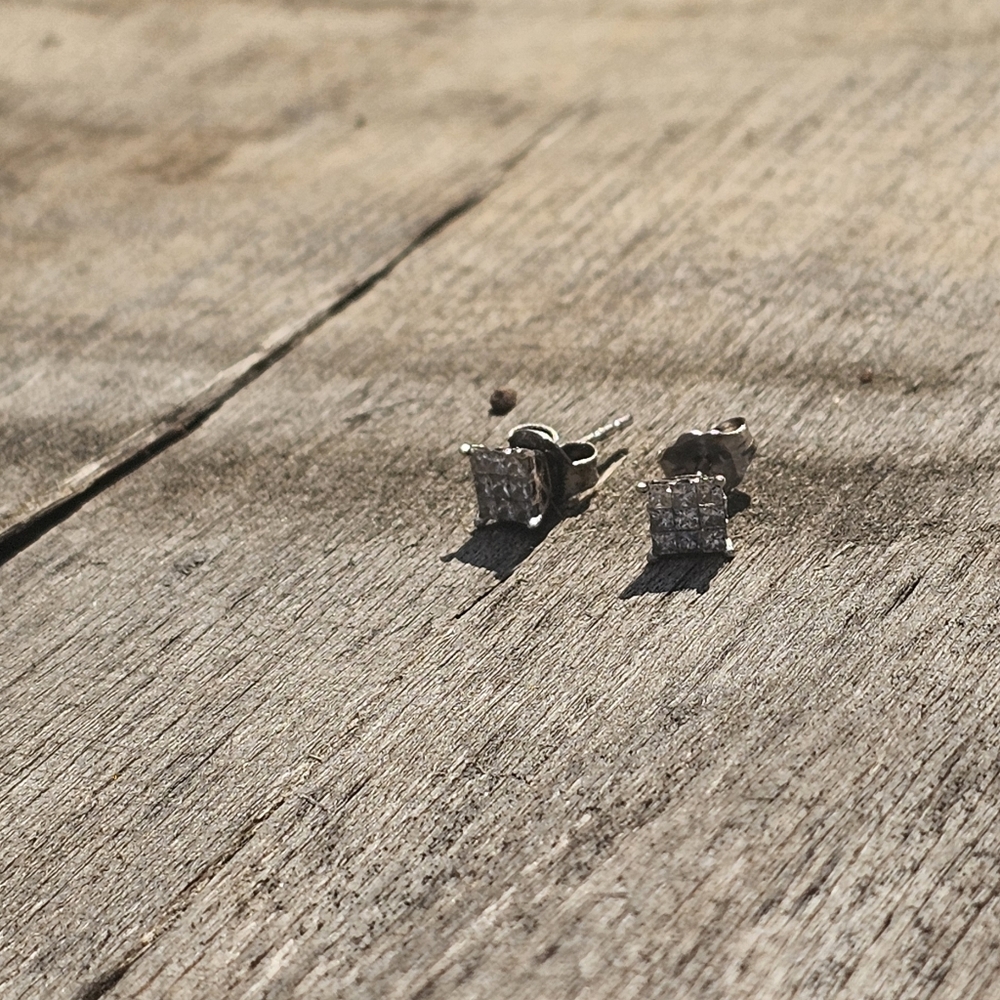 10k white gold diamond earrings
